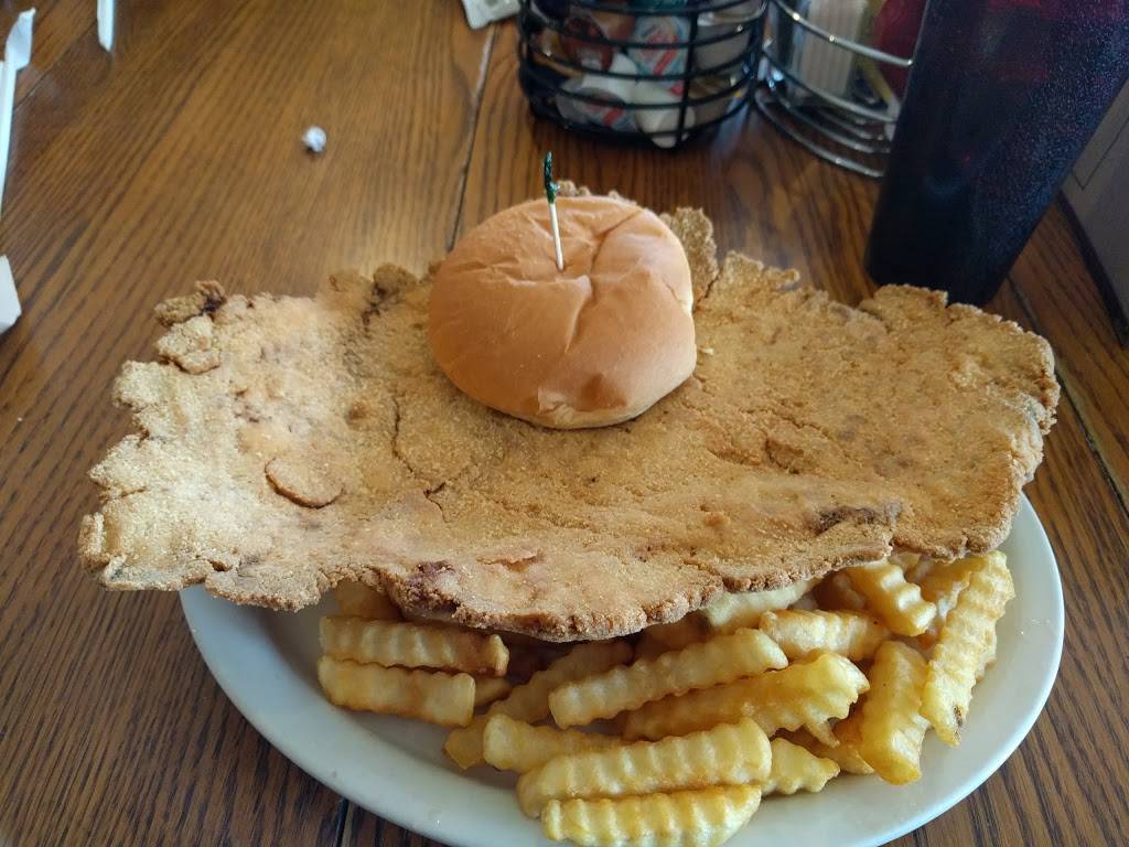 Auburns Town Tavern | restaurant | 1343 Main St, Auburn, IN 46706, USA | 2609250555 OR +1 260-925-0555