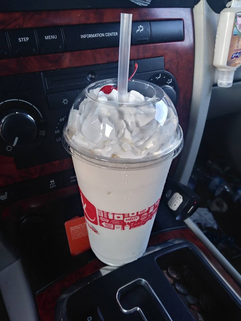 Jack in the Box | restaurant | 6987 University Ave, La Mesa, CA 91941, USA | 6194691639 OR +1 619-469-1639