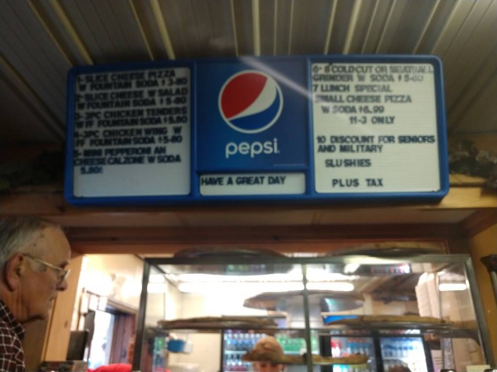 Gino Pizzeria & Hut | restaurant | 22 E Main St B, Huntington, MA 01050, USA | 4136673190 OR +1 413-667-3190