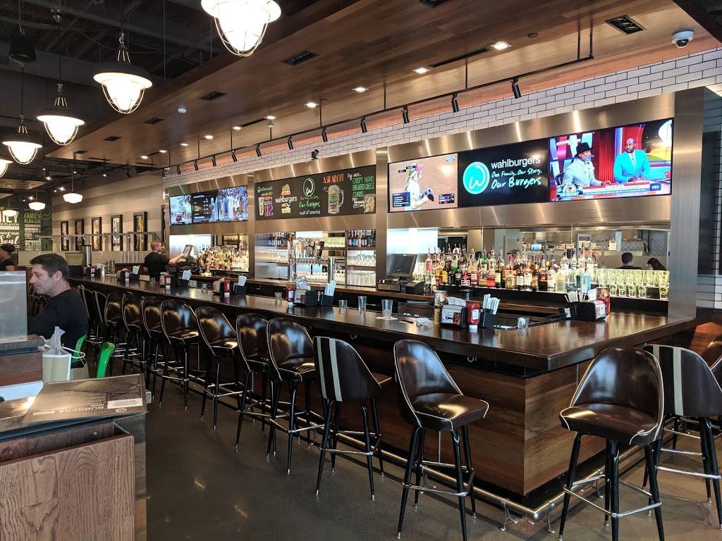 Wahlburgers | restaurant | Mall of America, 234 North Garden, Bloomington, MN 55425, USA | 9528541655 OR +1 952-854-1655