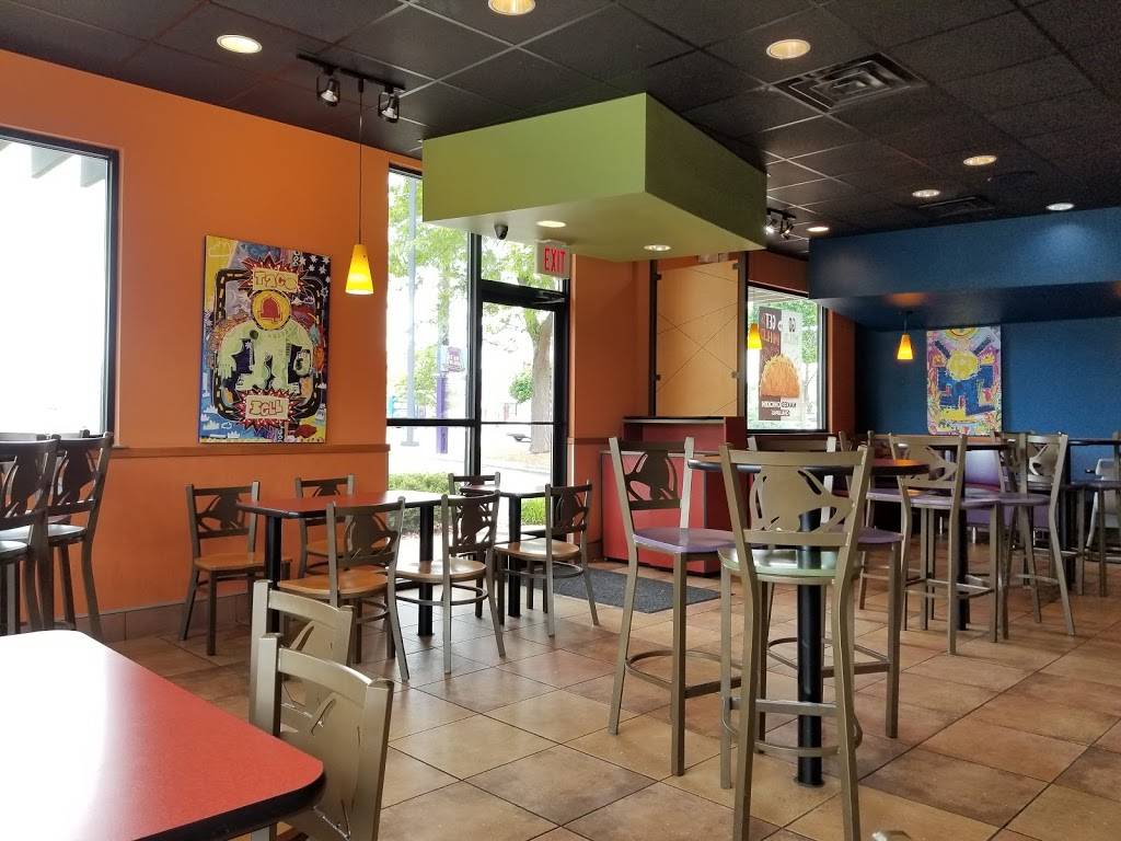 Taco Bell | meal takeaway | 230 W E Layton Ave, Milwaukee, WI 53207, USA | 4147470580 OR +1 414-747-0580
