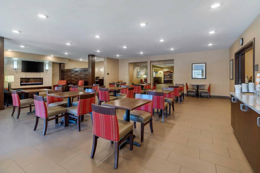 Comfort Inn & Suites Northern Kentucky | restaurant | 10 Country Dr, Wilder, KY 41076, USA | 8594413707 OR +1 859-441-3707