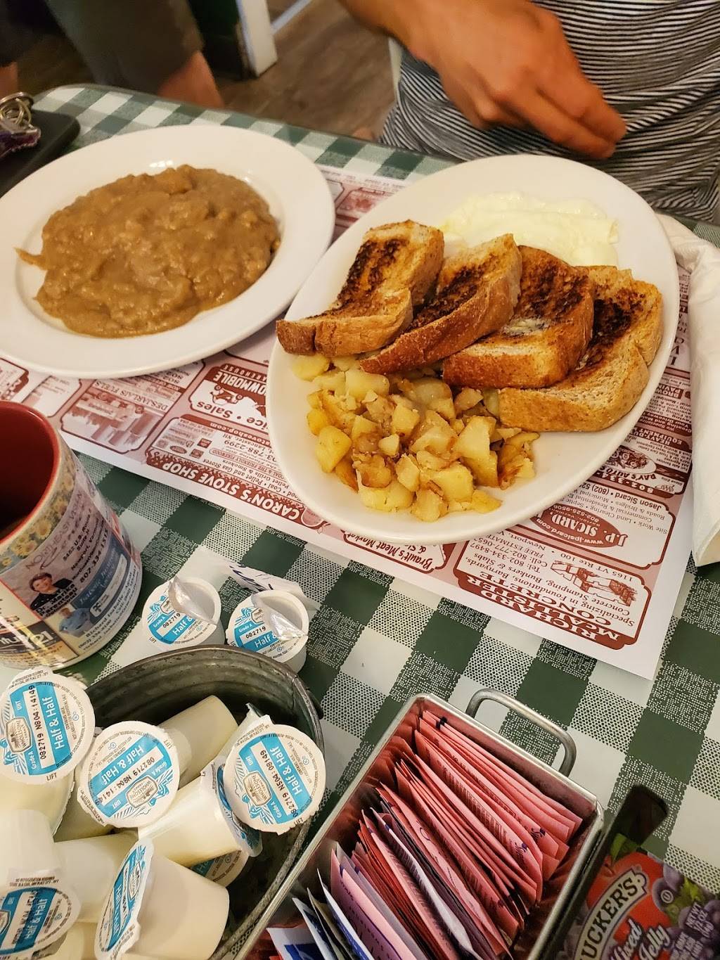 Brown Cow Restaurant | restaurant | 350 E Main St, Newport, VT 05855, USA | 8023347887 OR +1 802-334-7887