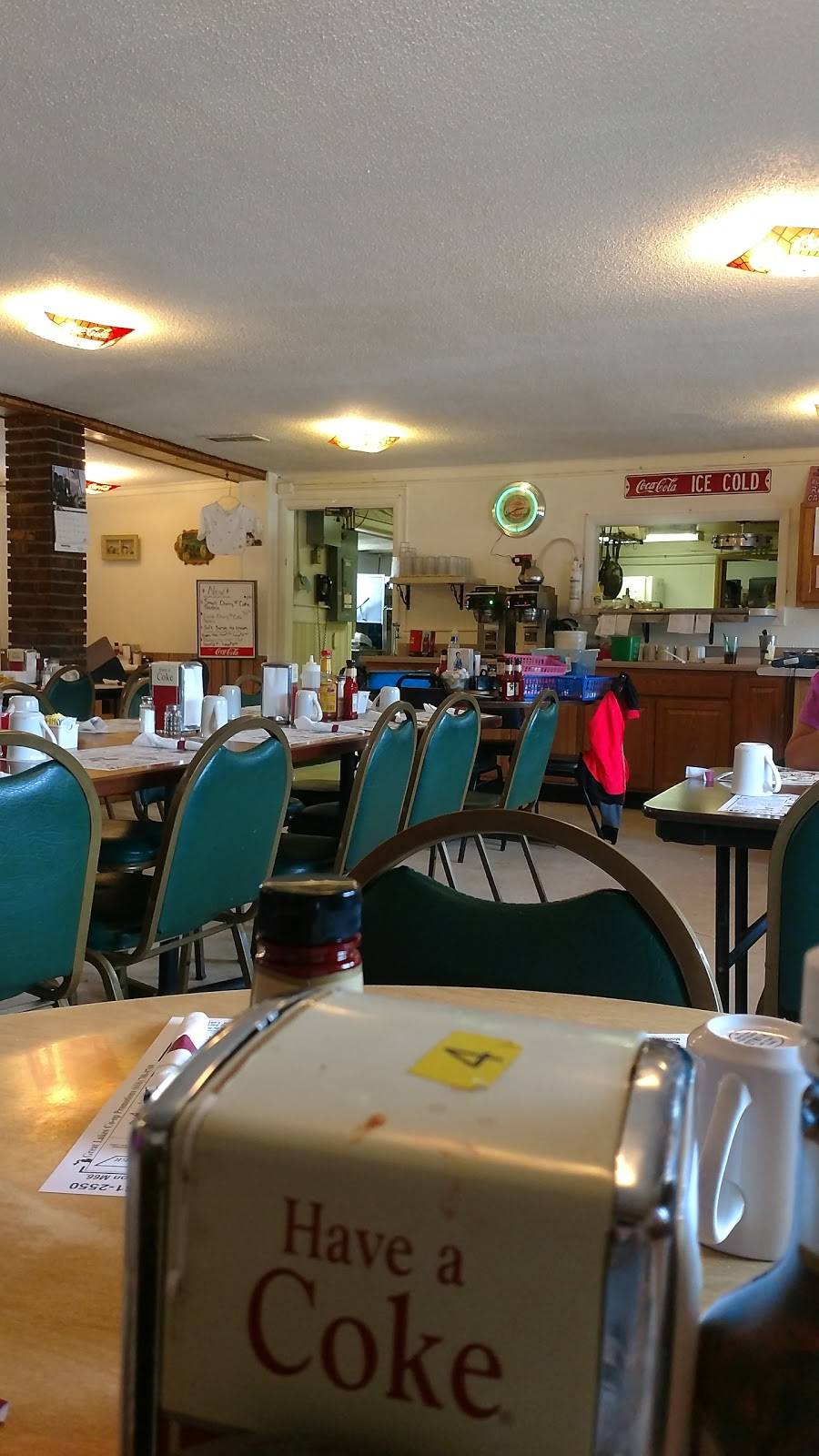 Crystal Fountain Restaurant | restaurant | 2535 30th Ave, Blanchard, MI 49310, USA | 9895612212 OR +1 989-561-2212