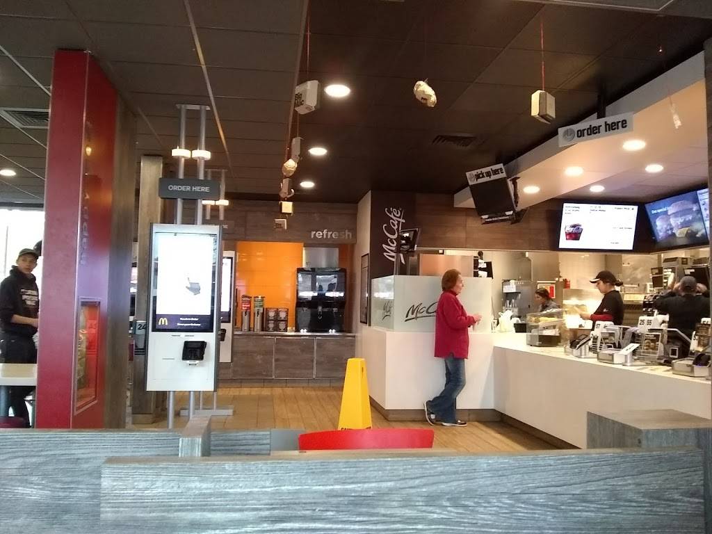 McDonalds | cafe | 801 Truman St, San Fernando, CA 91340, USA | 8183653123 OR +1 818-365-3123