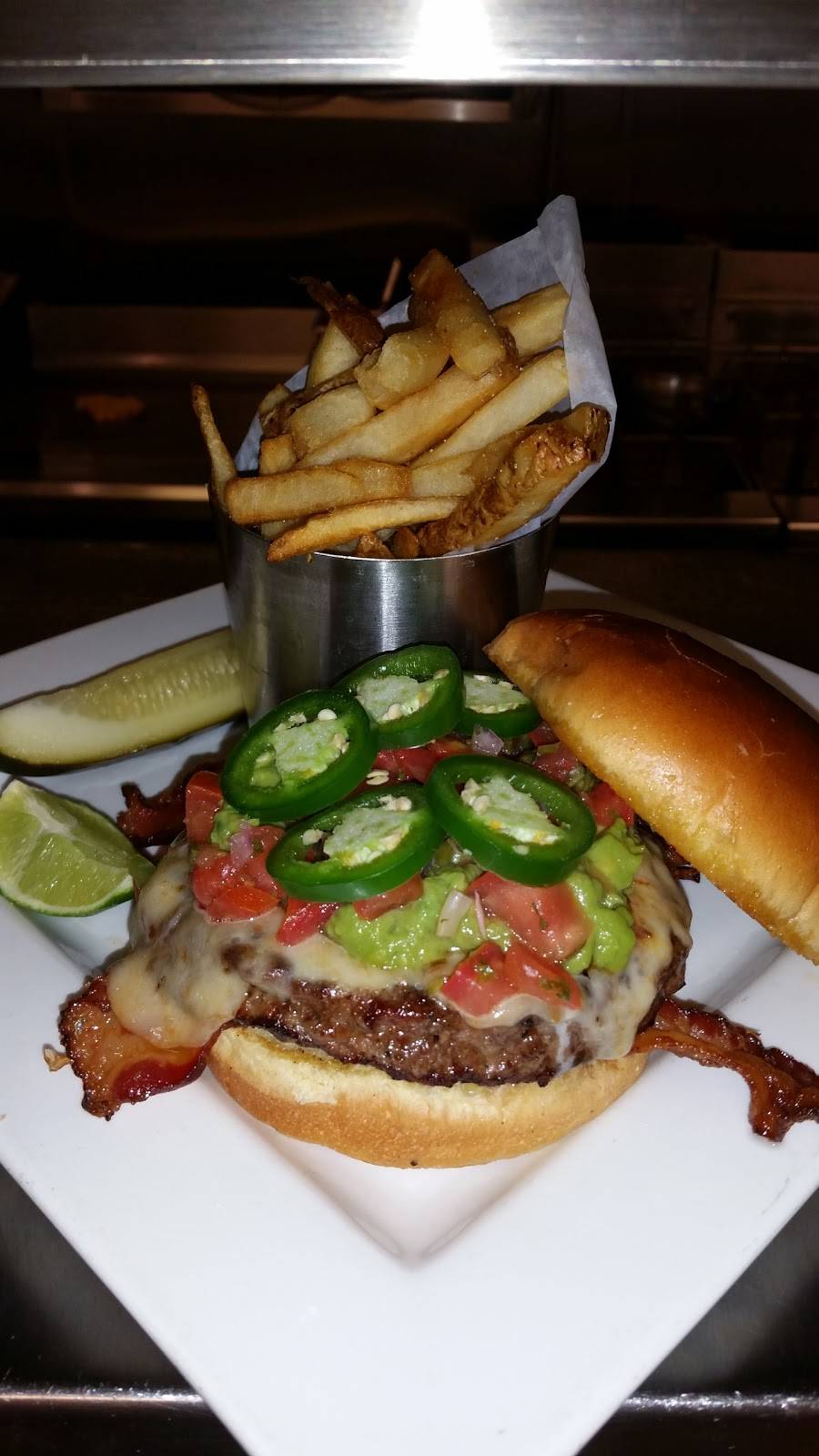 Hennesseys Tavern | restaurant | 7811 Herschel Ave, La Jolla, CA 92037, USA | 8585518772 OR +1 858-551-8772