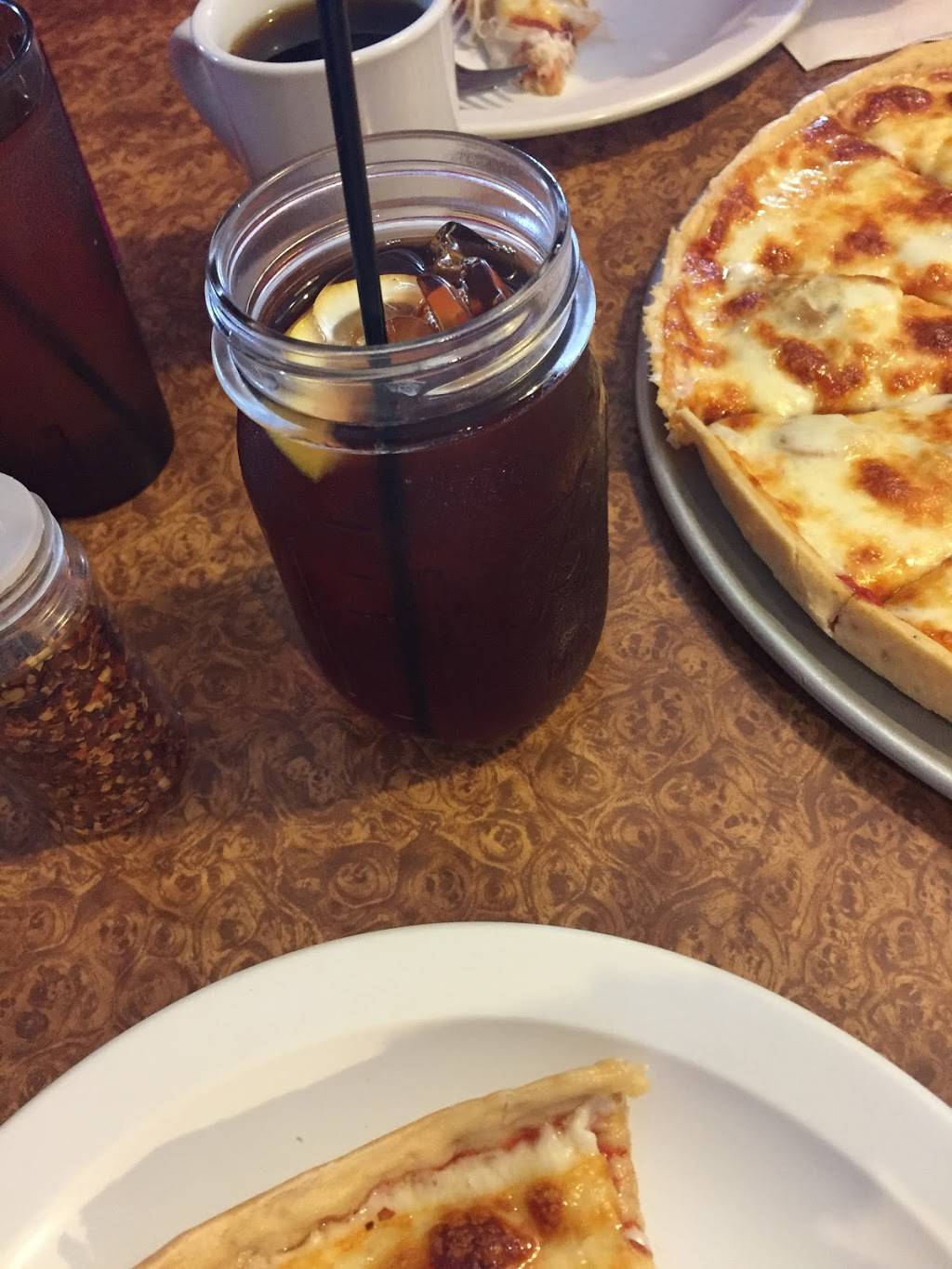 Neighbors Tap | restaurant | 1899 Rockdale Rd, Dubuque, IA 52003, USA | 5635569633 OR +1 563-556-9633