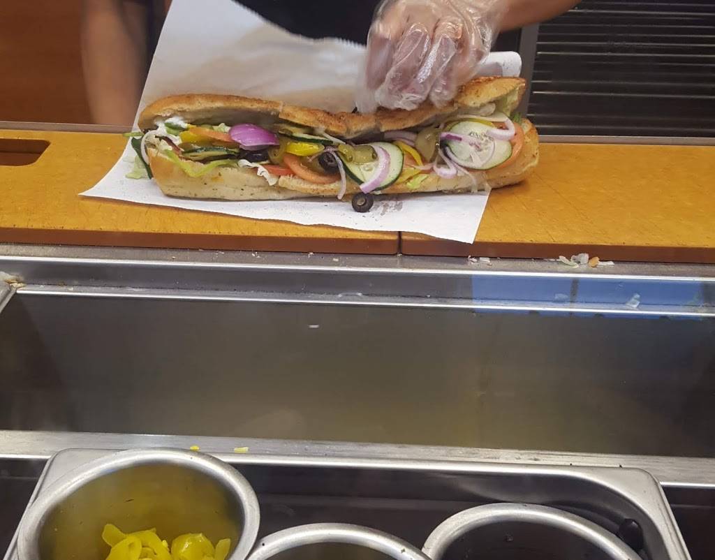 Subway | restaurant | 3782 N Blackstone Ave, Fresno, CA 93726, USA | 5592210104 OR +1 559-221-0104
