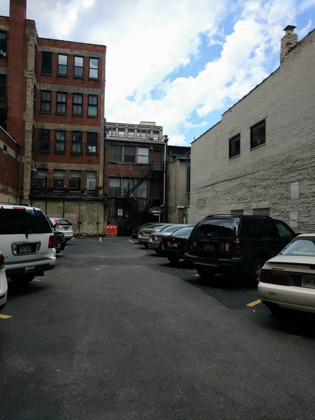 Subway Restaurants | restaurant | 61 E Gay St, Columbus, OH 43215, USA | 6142214040 OR +1 614-221-4040