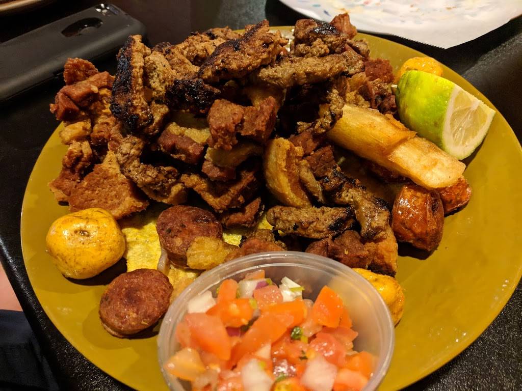 El Arepazo Y Pupuseria | restaurant | 22799 Lorain Rd, Cleveland, OH 44126, USA | 4407161961 OR +1 440-716-1961