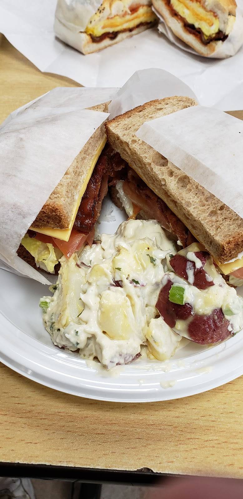 Grace Deli | restaurant | 77 Howells Rd, Bay Shore, NY 11706, USA | 6316474140 OR +1 631-647-4140