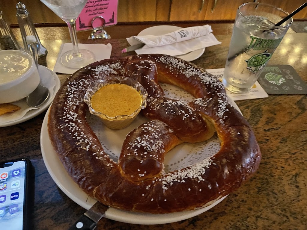 Buck Bradleys Saloon & Eatery | restaurant | 1019 N Old World 3rd St, Milwaukee, WI 53203, USA | 4142248500 OR +1 414-224-8500