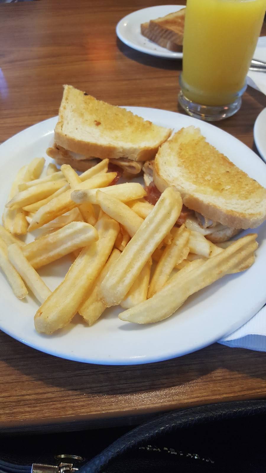 Dennys | restaurant | 3950 Waterloo Rd, Stockton, CA 95215, USA | 2099311622 OR +1 209-931-1622