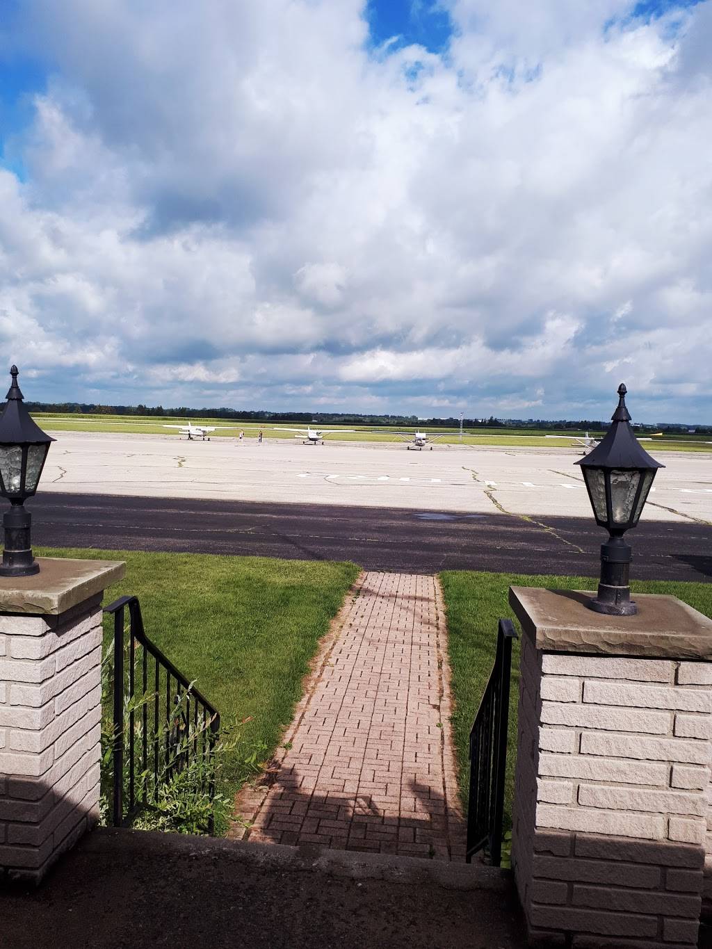 Skyway Cafe And Catering | restaurant | 110 Aviation Ave, Brantford, ON N3T 5L7, Canada | 5197597779 OR +1 519-759-7779