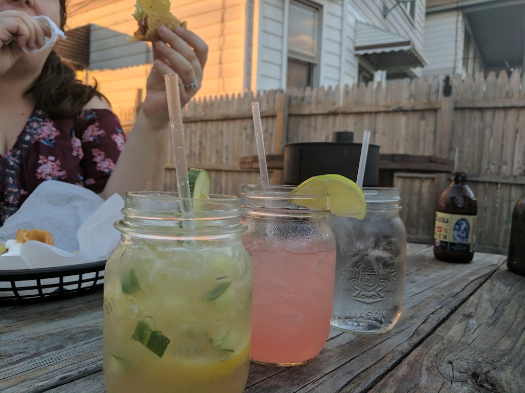 Kellys Bar Hamtramck | restaurant | 2403 Holbrook Ave, Hamtramck, MI 48212, USA | 3138889101 OR +1 313-888-9101