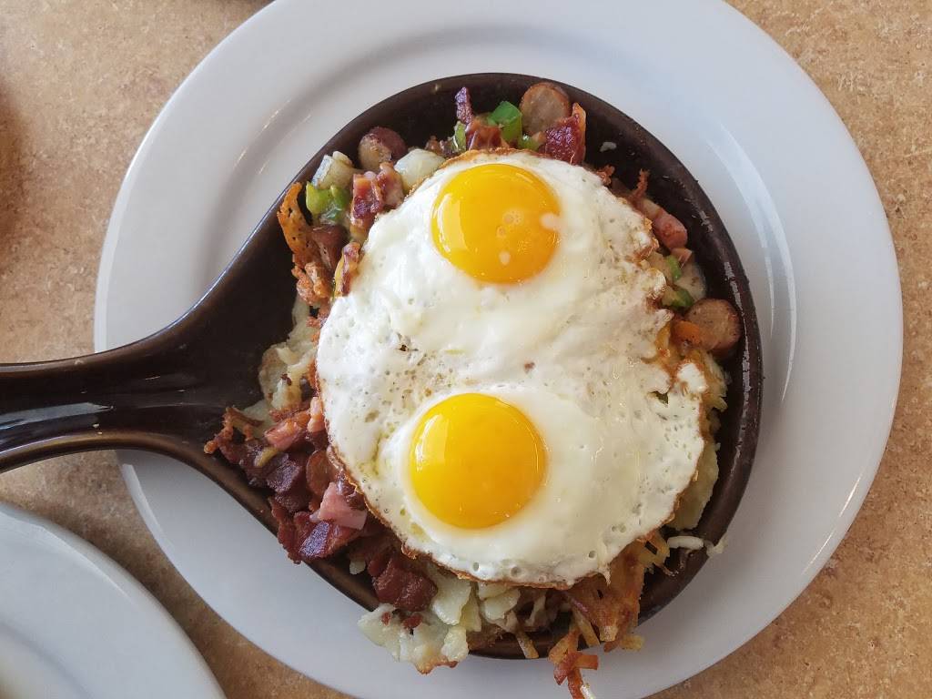 Molly Browns Country Cafe | restaurant | 24949 National Trails Hwy, Helendale, CA 92342, USA | 7609518282 OR +1 760-951-8282