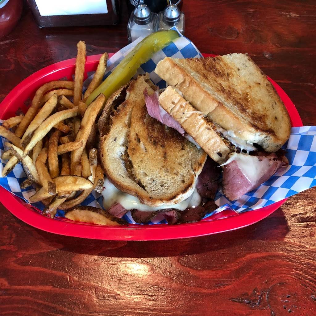 Pigfish Café | restaurant | 921 SW 152nd St, Burien, WA 98166, USA | 2062465204 OR +1 206-246-5204