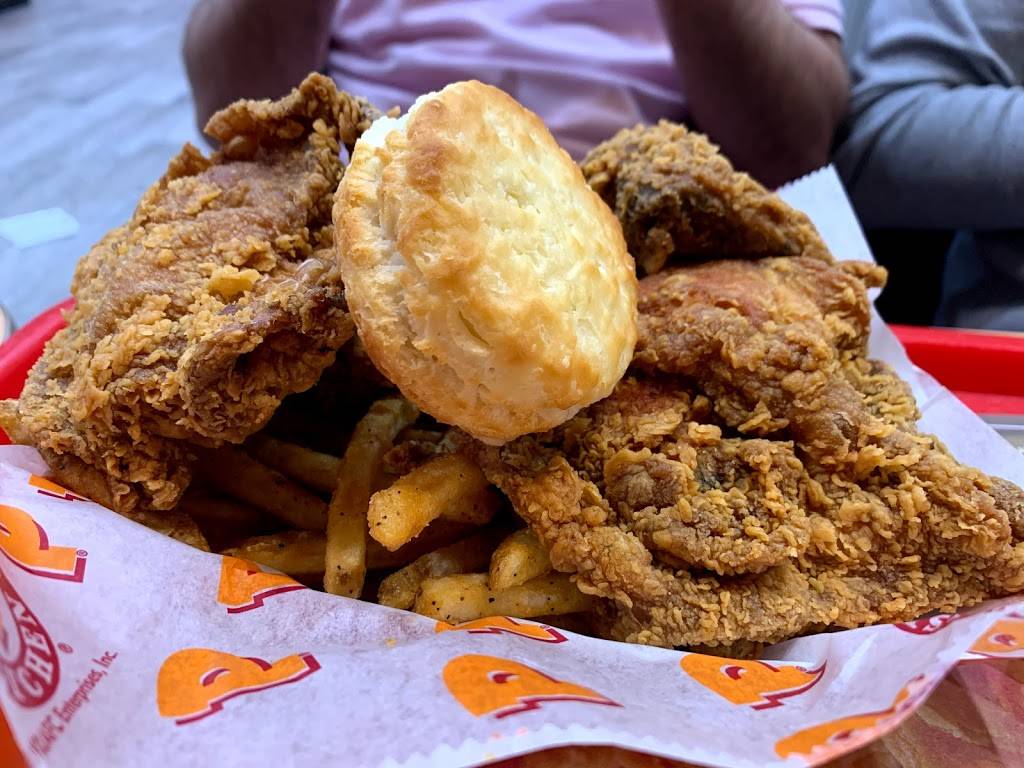 Popeyes Louisiana Kitchen | meal takeaway | 1375 Huron Church Rd, Windsor, ON N9C 2B4, Canada | 5192563200 OR +1 519-256-3200