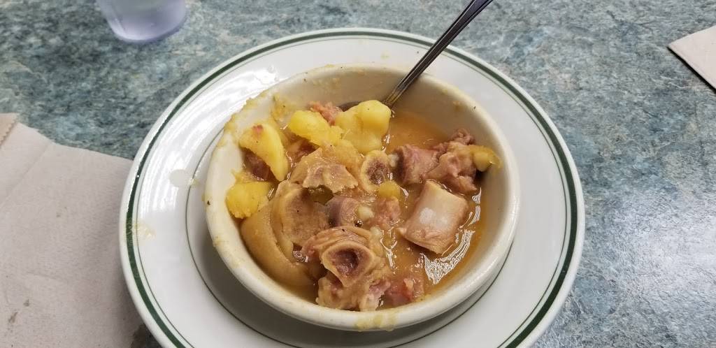 El Chevere | restaurant | 2000 3rd Ave, New York, NY 10029, USA | 2124273952 OR +1 212-427-3952