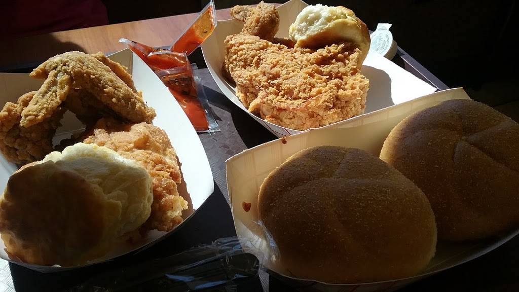 Lees Famous Recipe Chicken | meal delivery | 856 W Sherman Blvd, Muskegon, MI 49441, USA | 2317557333 OR +1 231-755-7333