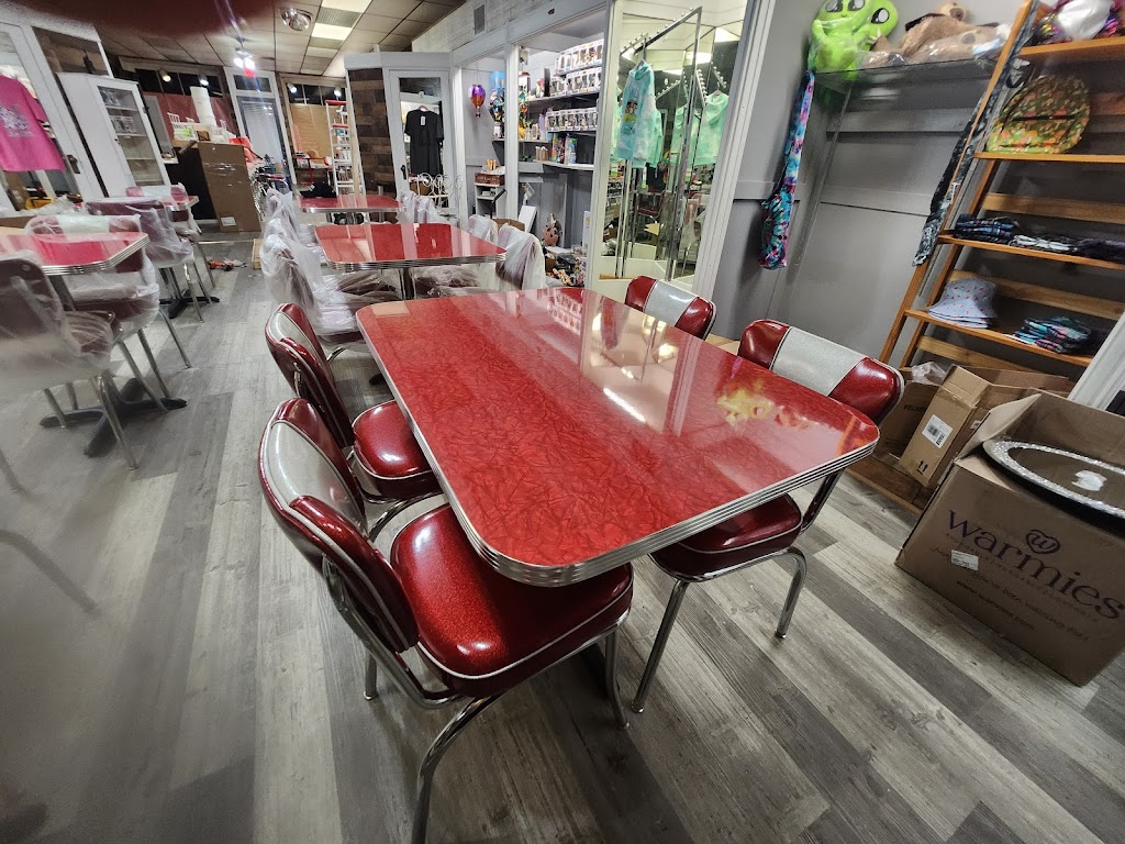 Rays Sweet Shoppe and Poutinerie | restaurant | 352 W Main St, Covington, VA 24426, USA | 5409623404 OR +1 540-962-3404