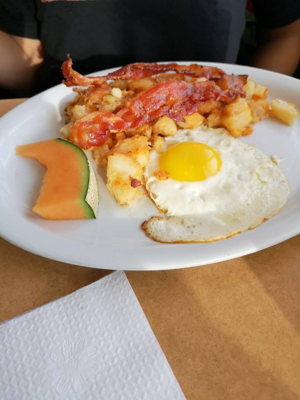 Georgian Family Restaurant | bakery | 401 Hume St, Collingwood, ON L9Y 1W7, Canada | 7054460770 OR +1 705-446-0770