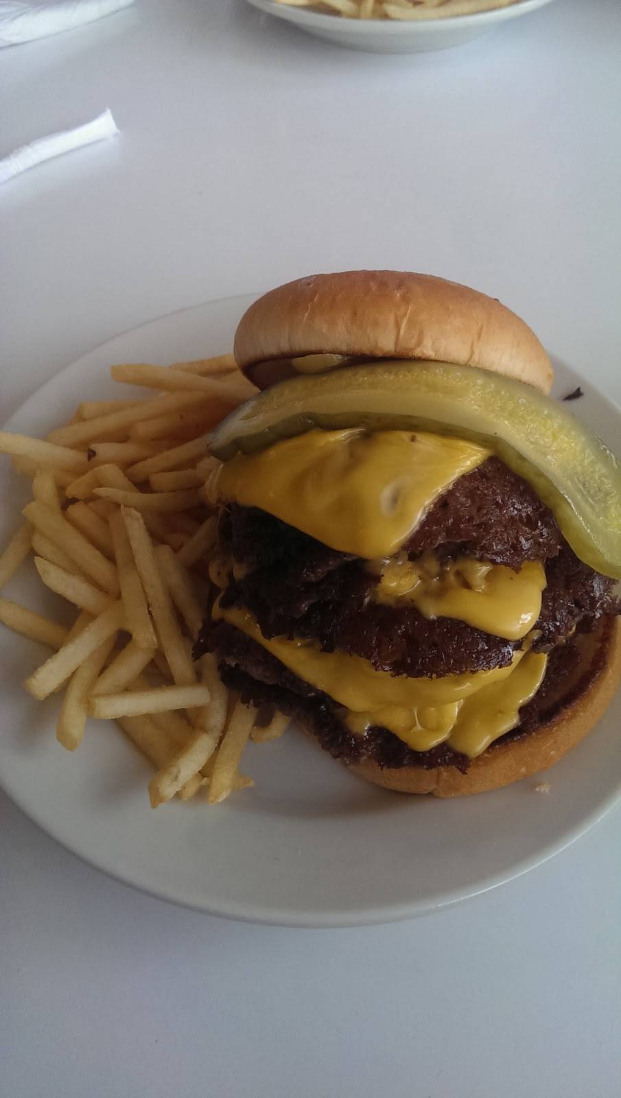 Steak n Shake | restaurant | 3821 41st Ave Dr, Moline, IL 61265, USA | 3097649453 OR +1 309-764-9453