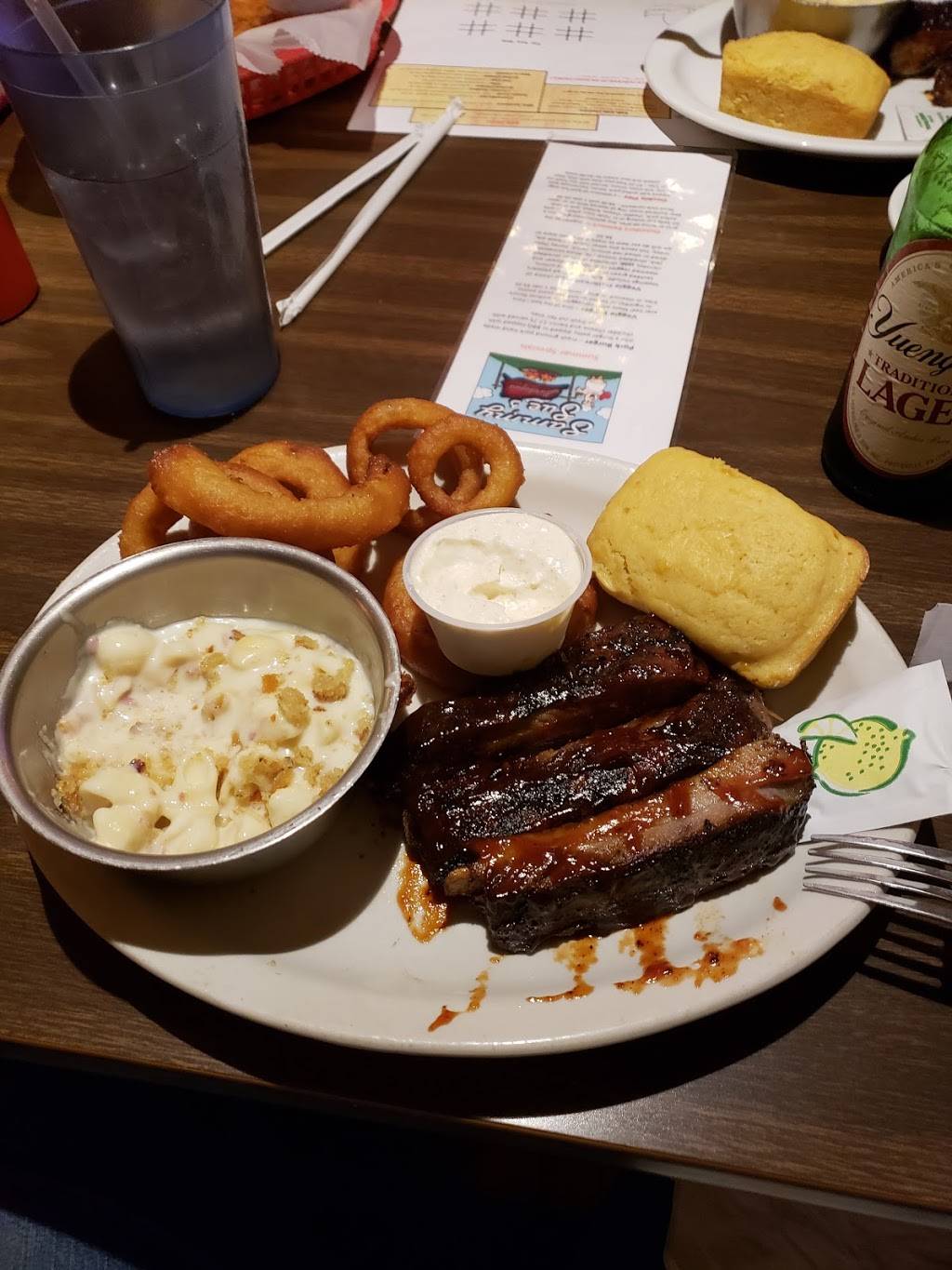 Sammy Sues BBQ | restaurant | 237 W Front St, Dover, OH 44622, USA | 3306027675 OR +1 330-602-7675