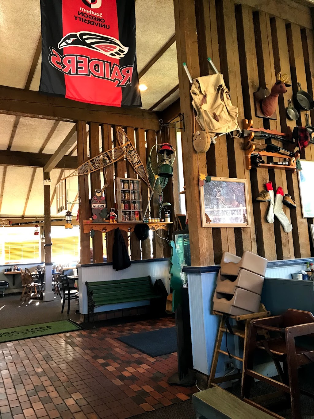 Oak Tree Northwest Bar & Grill | restaurant | 2510 Ashland St, Ashland, OR 97520, USA | 5414881434 OR +1 541-488-1434