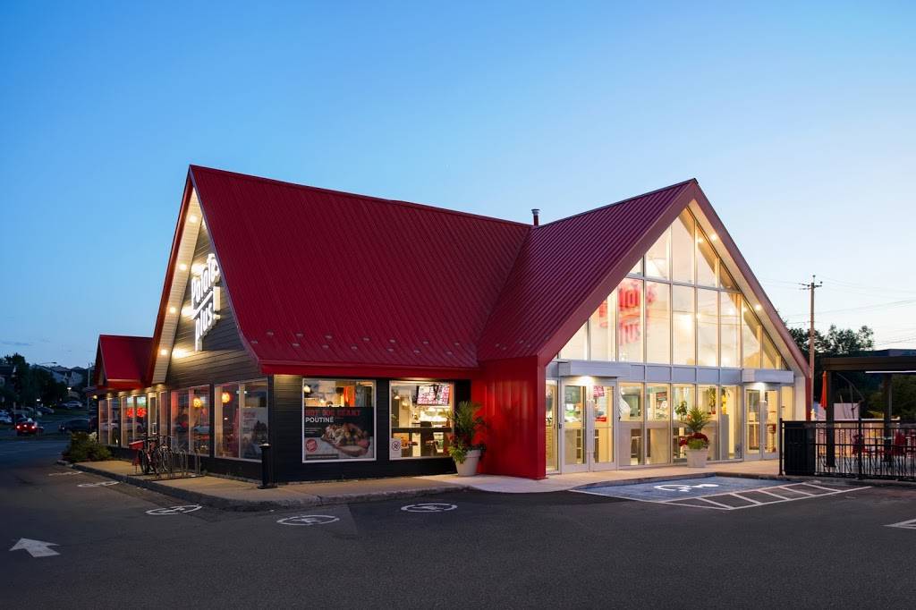 Restaurant Patates Plus | restaurant | 1111 Boulevard Pie-XI N, Québec, QC G3K 2S8, Canada | 4188421323 OR +1 418-842-1323