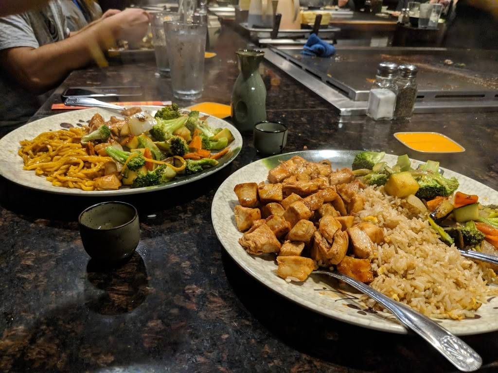 Fujiyama Japanese Cuisine | restaurant | 225 N Giant City Rd, Carbondale, IL 62901, USA | 6185492000 OR +1 618-549-2000