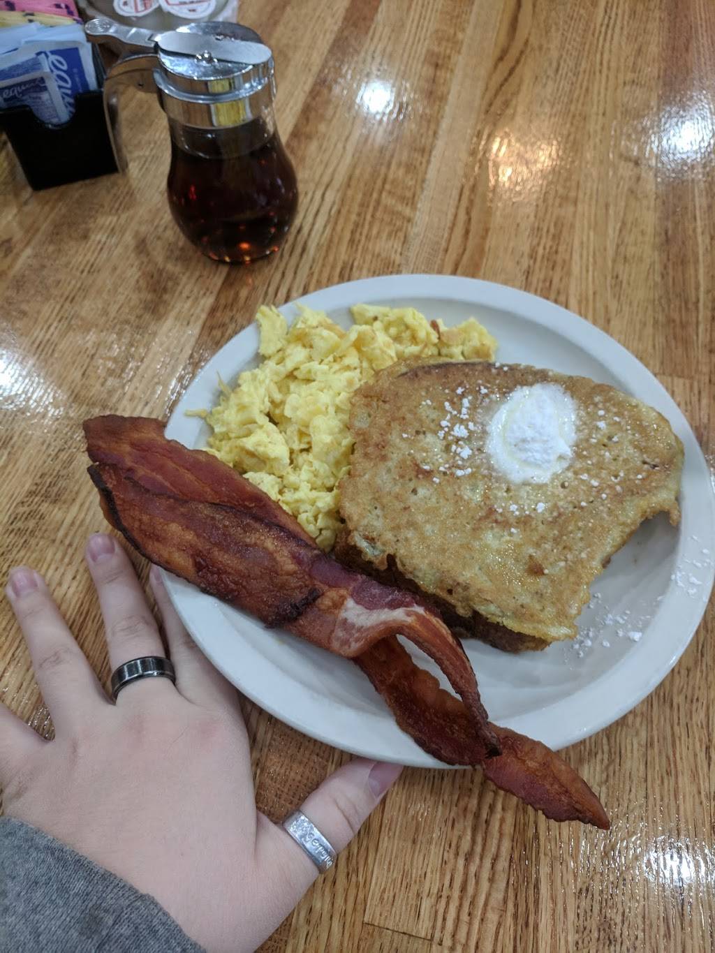 Highland Cafe & Bakery | cafe | 2012 Ford Pkwy, St Paul, MN 55116, USA | 6516983400 OR +1 651-698-3400