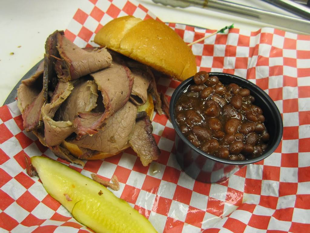 Sharpshooters Pit and Grill | restaurant | 8135 Gravois Rd, St. Louis, MO 63123, USA | 3143534745 OR +1 314-353-4745