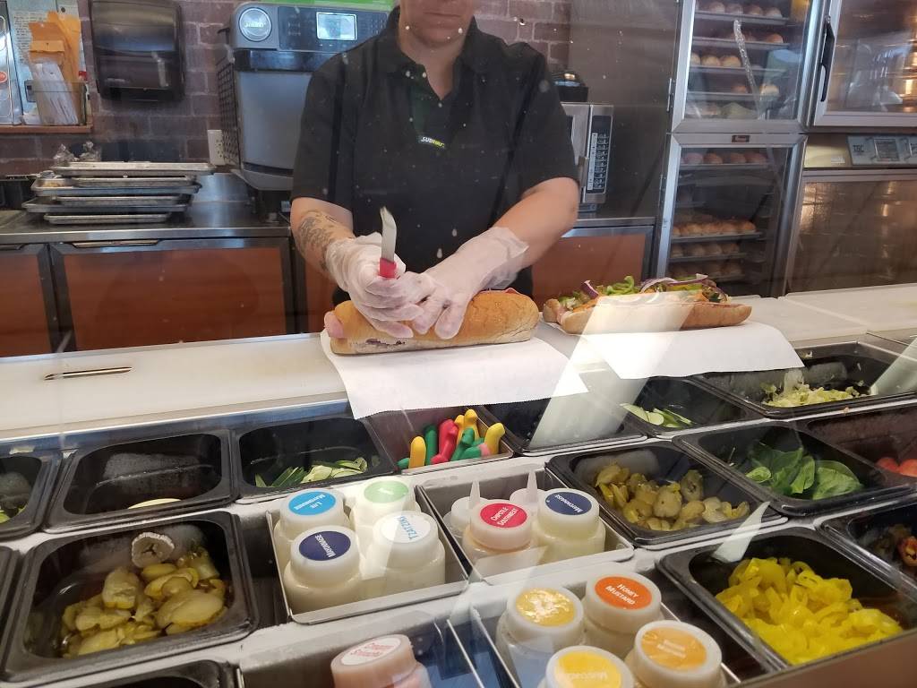 Subway | restaurant | 2282 Savannah Hwy, Charleston, SC 29414, USA | 8437660053 OR +1 843-766-0053