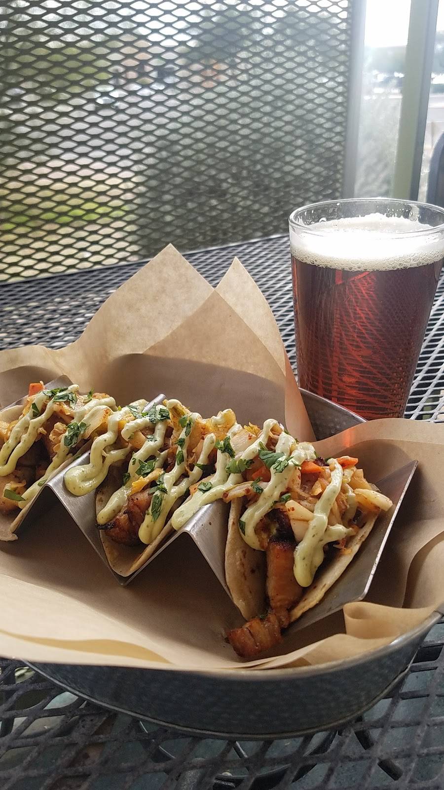 Mulligans | restaurant | 9403 E Golf Links Rd, Tucson, AZ 85730, USA | 5207335661 OR +1 520-733-5661