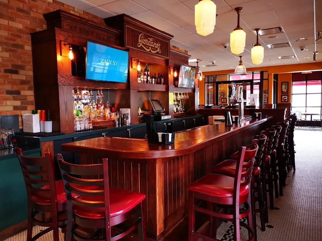 Giordanos | restaurant | 5990 Dempster Street, Morton Grove, IL 60053, USA | 8479664300 OR +1 847-966-4300