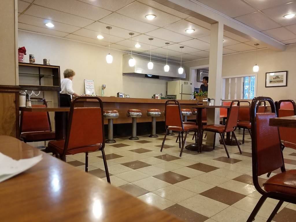 Goodys Restaurant | restaurant | 701 W King St, Shippensburg, PA 17257, USA | 7175325049 OR +1 717-532-5049