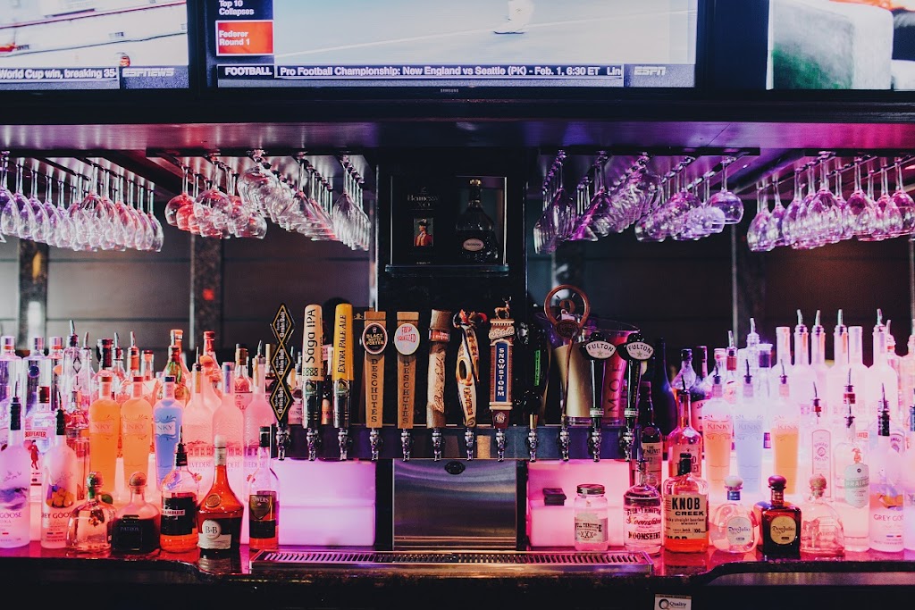 The Office Pub & Grill | restaurant | 307 N Washington Ave, Minneapolis, MN 55401, USA | 6123395081 OR +1 612-339-5081