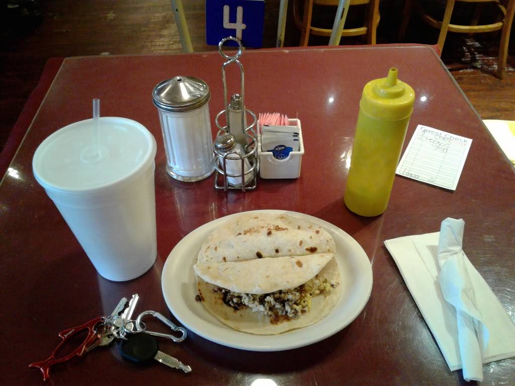 Rubens Cafe | restaurant | 3002 Commercial Ave, San Antonio, TX 78221, USA | 2109239848 OR +1 210-923-9848