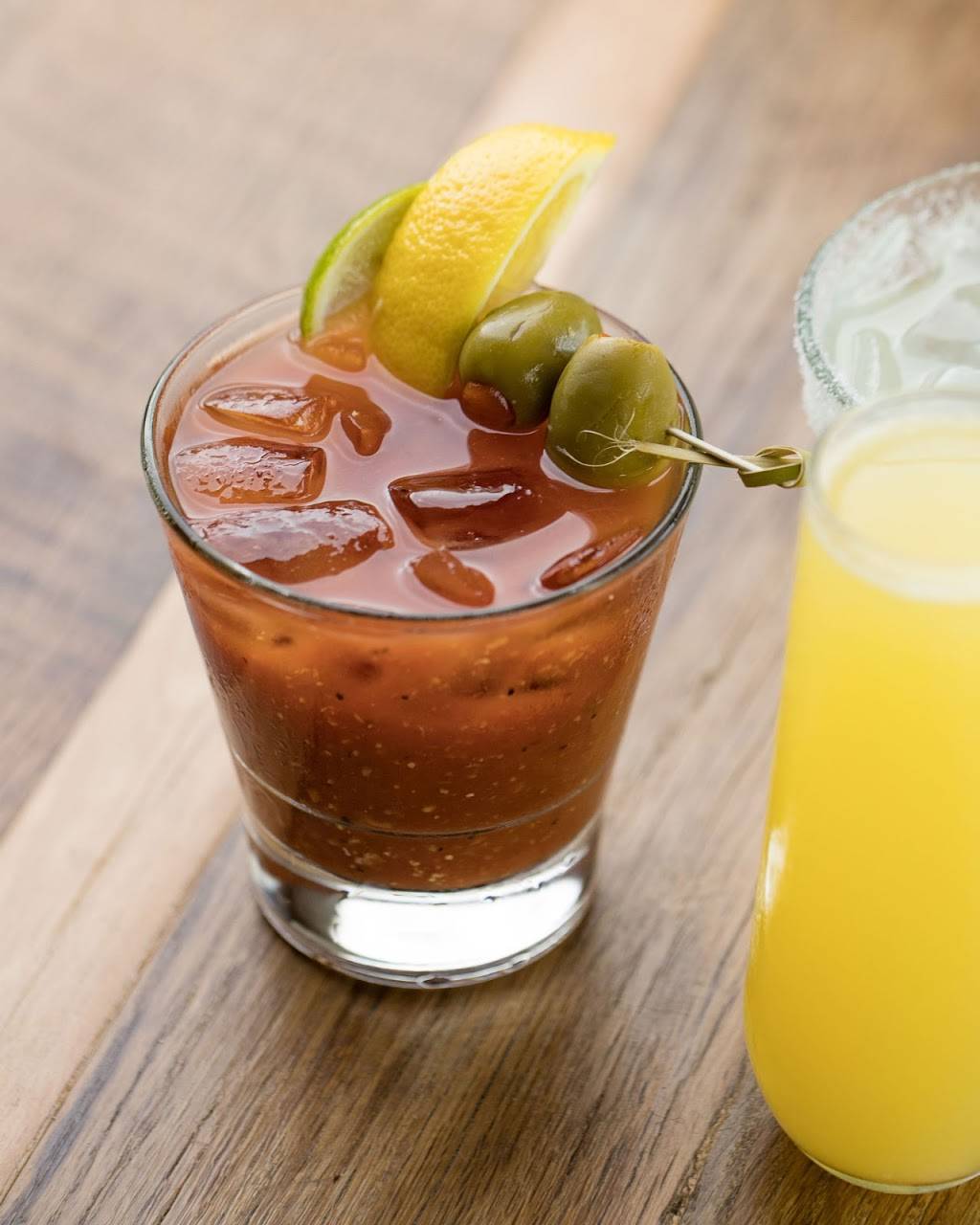 Wilshire Restaurant | restaurant | 2454 Wilshire Blvd, Santa Monica, CA 90403, USA | 3105861707 OR +1 310-586-1707