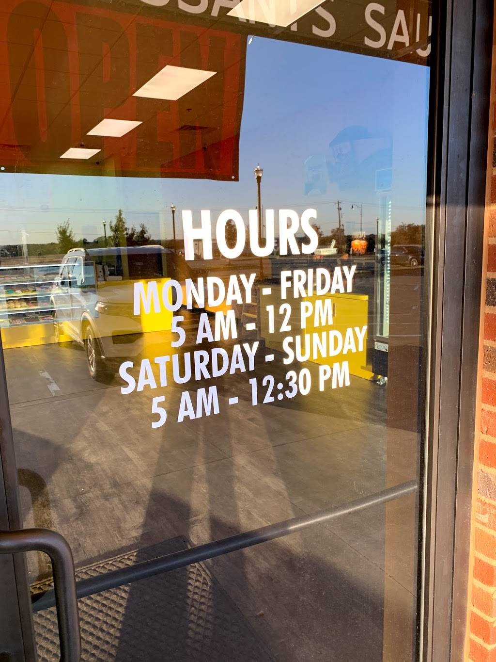 Parkway Donuts | restaurant | 2121 S Yukon Pkwy Suite 135, Yukon, OK 73099, USA | 4054674840 OR +1 405-467-4840