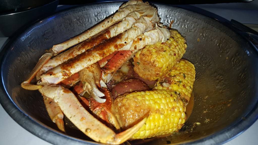 Crazy Cajun Seafood & Sports | restaurant | 13280 Northwest Fwy, Houston, TX 77040, USA | 7136905586 OR +1 713-690-5586