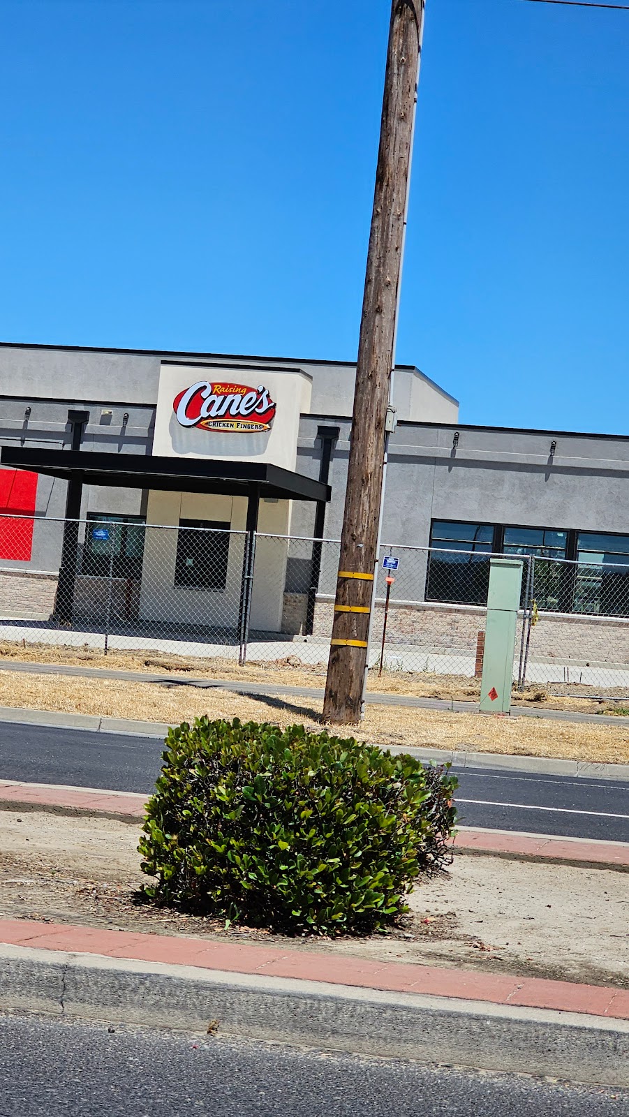 Raising Canes Chicken Fingers | restaurant | 1331 E Hatch Rd, Ceres, CA 95351, USA | 2093079894 OR +1 209-307-9894