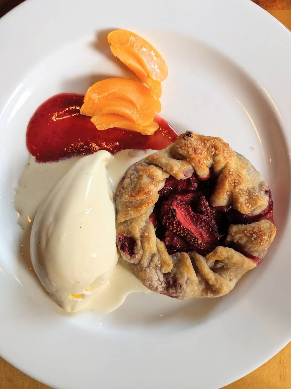 Celilo Restaurant & Bar | restaurant | 16 Oak St, Hood River, OR 97031, USA | 5413865710 OR +1 541-386-5710