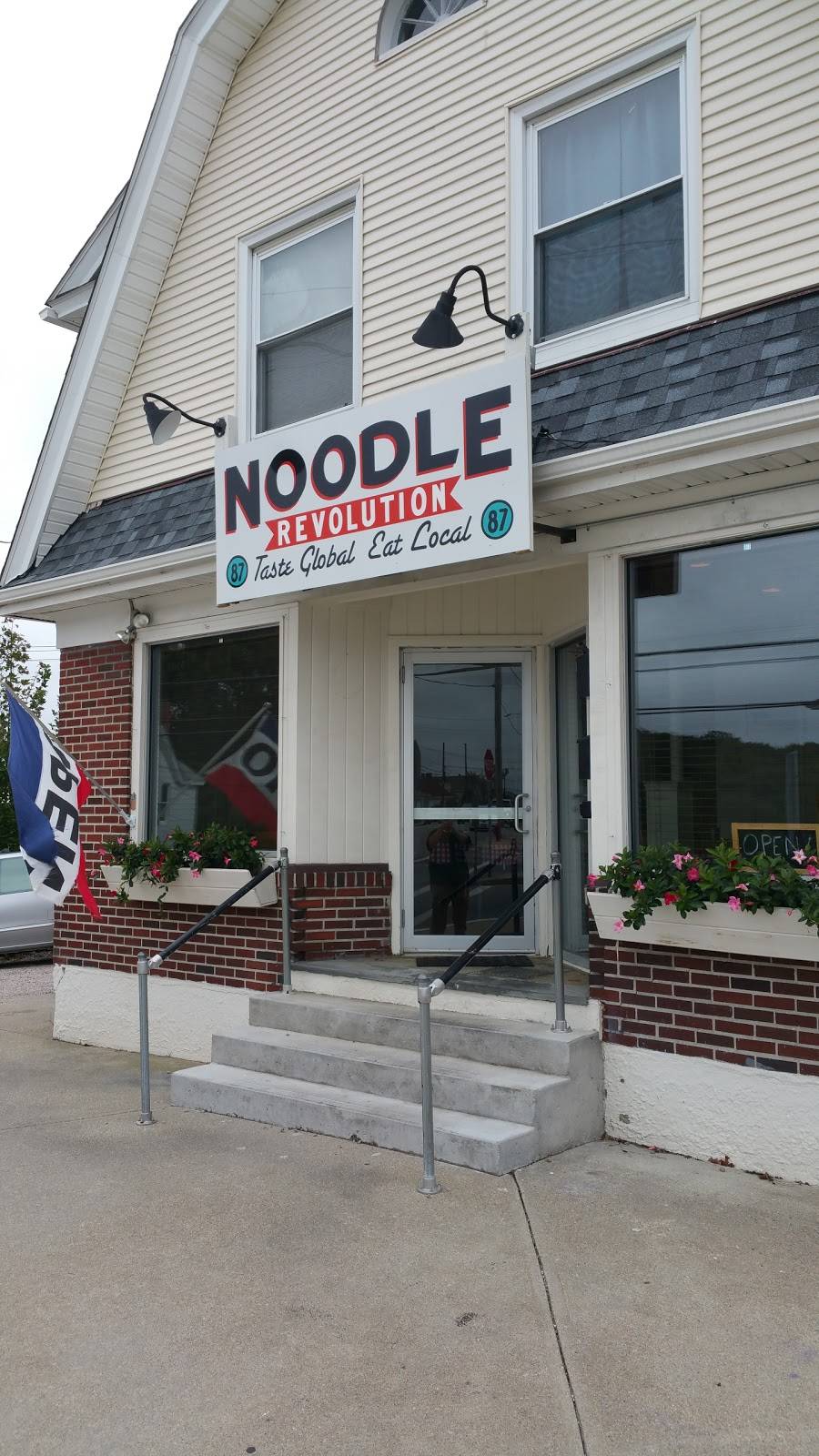 Noodle Revolution | restaurant | 87 Oak St, Westerly, RI 02891, USA | 4015969559 OR +1 401-596-9559