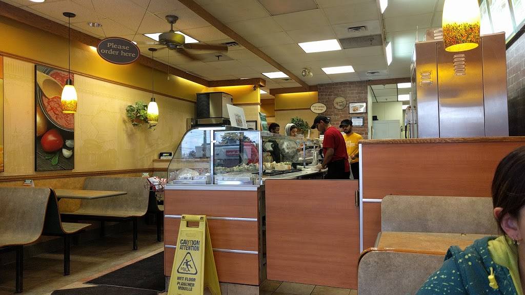 Subway | meal takeaway | 2670 Innes Rd Store No. B11, Gloucester, ON K1B 4Z5, Canada | 6138379863 OR +1 613-837-9863