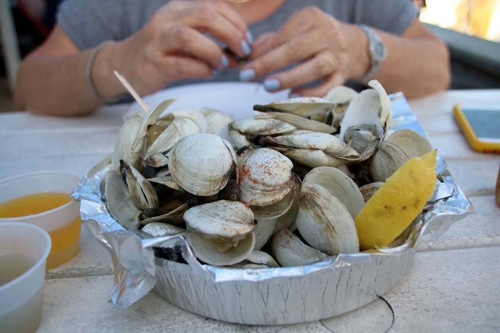 Crabby Amys, | restaurant | 2880 Ocean Ave, Seaford, NY 11783, USA | 5167832554 OR +1 516-783-2554