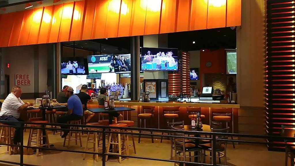 Hooters | restaurant | 404 E Broadway, Bloomington, MN 55425, USA | 9528543110 OR +1 952-854-3110