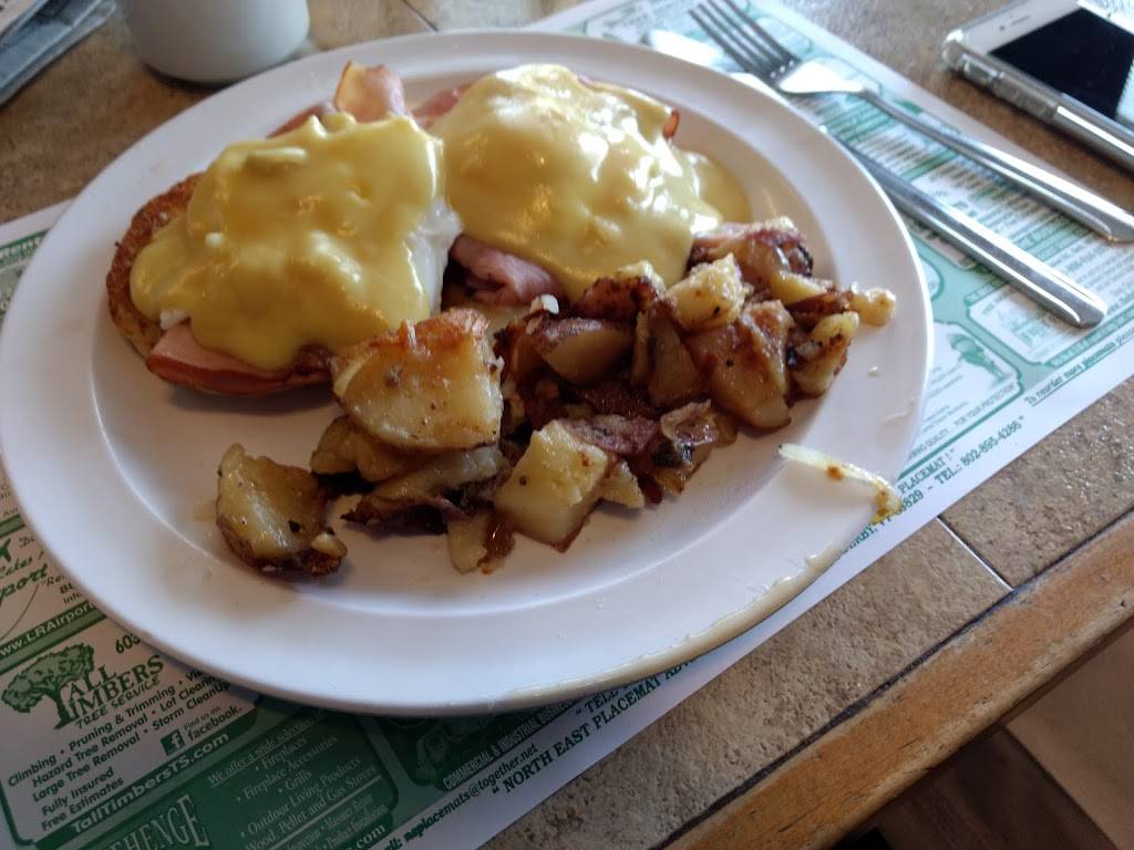 Country Cookn At The Lakeside | restaurant | 1457 Lake Shore Rd, Gilford, NH 03249, USA | 6035243304 OR +1 603-524-3304