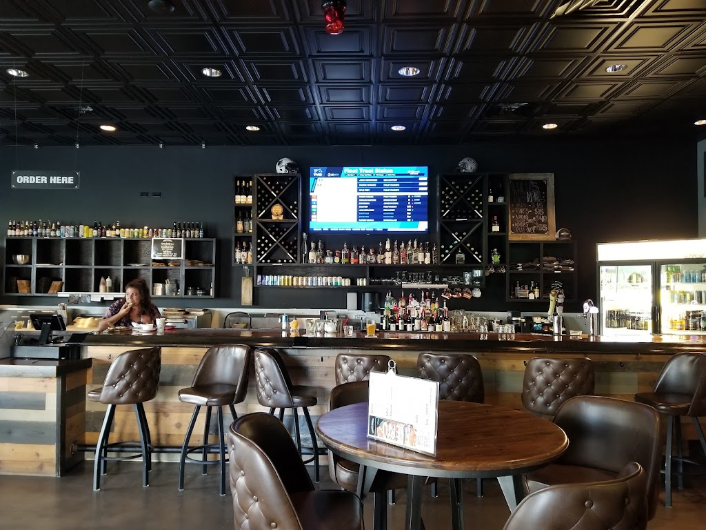 Lucky Lulus | restaurant | 2520 IL-176 #1, Crystal Lake, IL 60014, USA | 8155263311 OR +1 815-526-3311